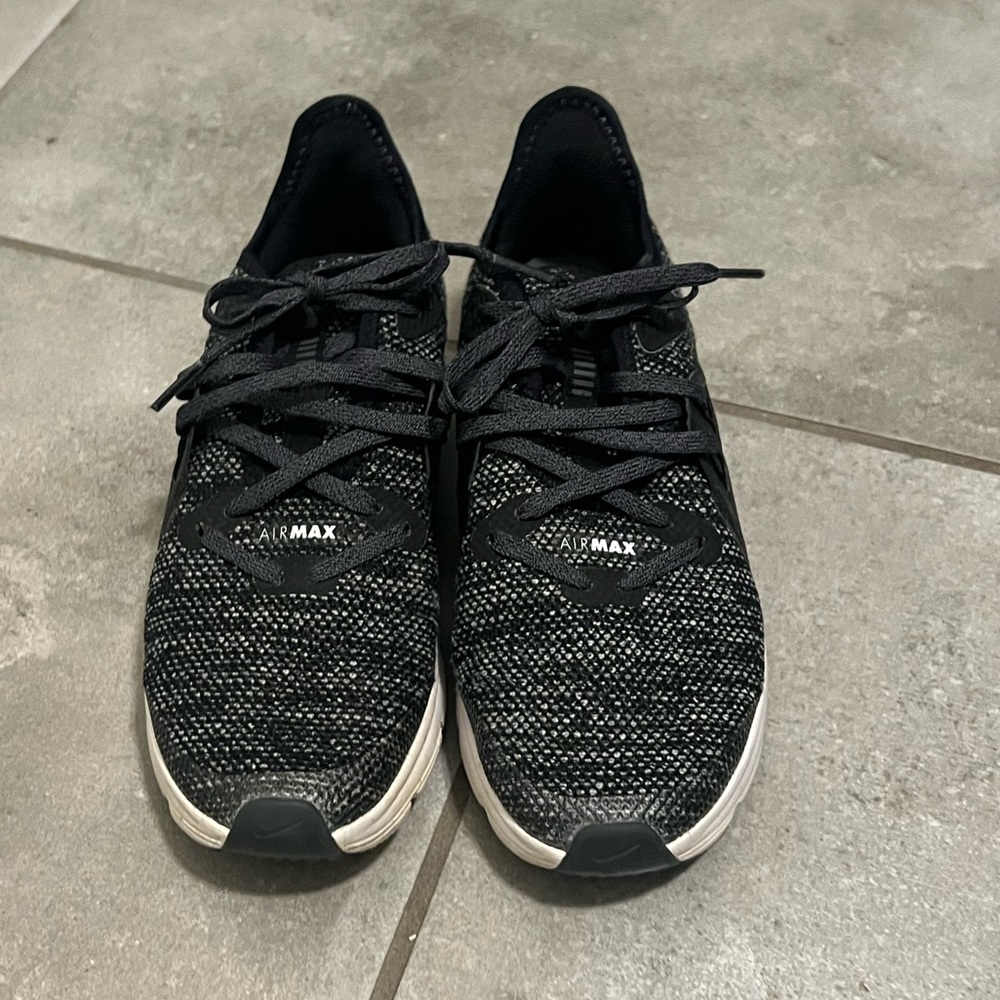 Kids 4Y Nike Sneakers